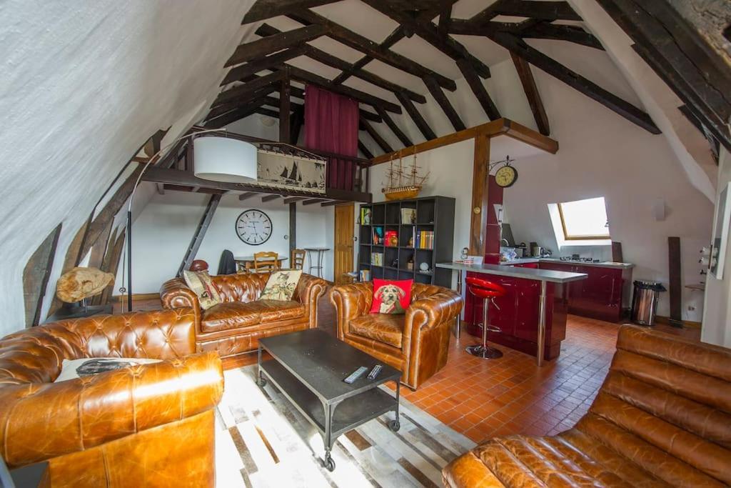 Appartement De Caractere Au Coeur Du Vieux Tours Bagian luar foto