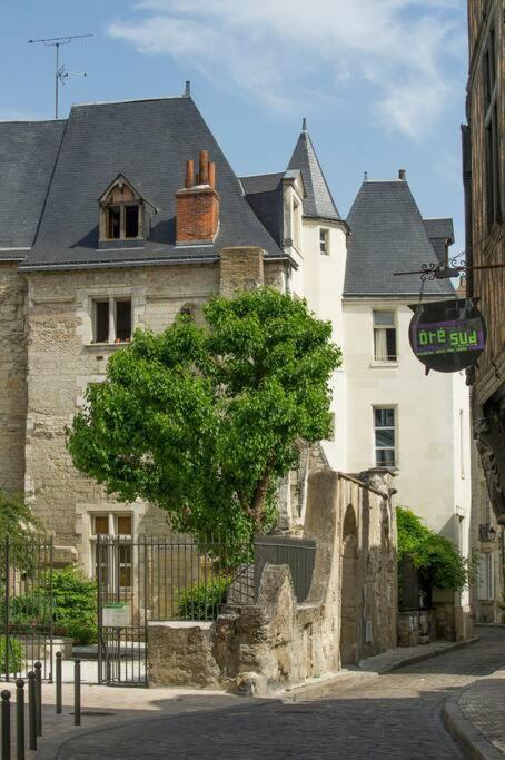 Appartement De Caractere Au Coeur Du Vieux Tours Bagian luar foto
