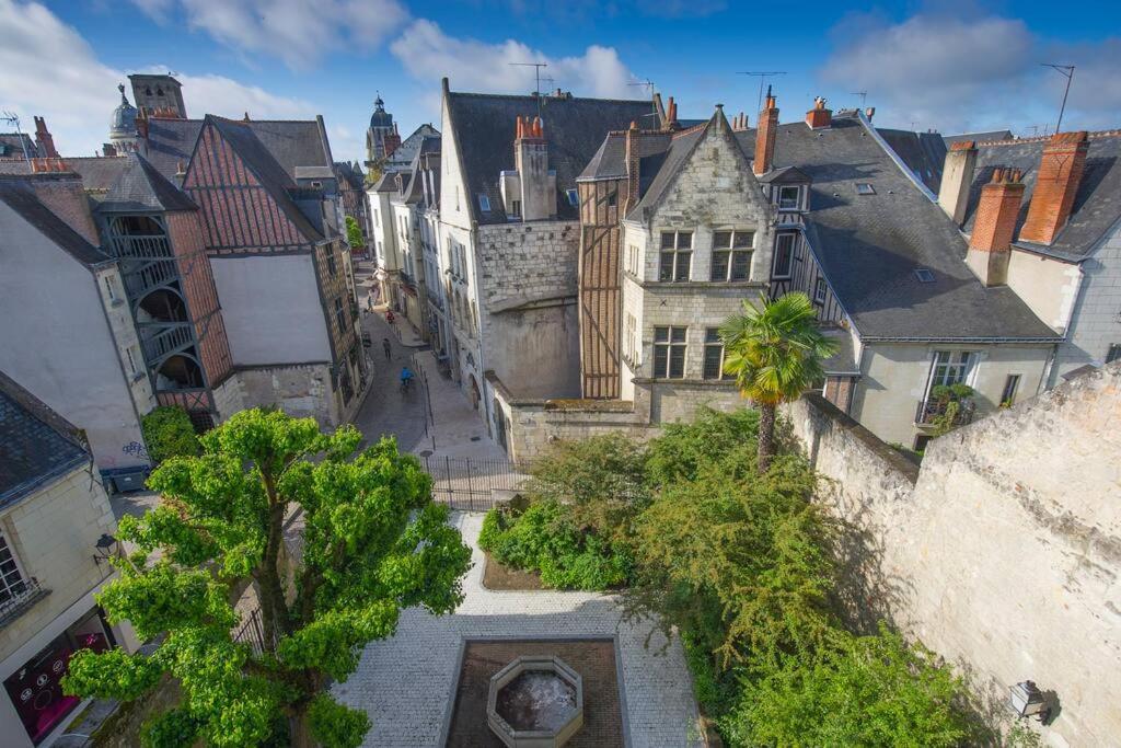 Appartement De Caractere Au Coeur Du Vieux Tours Bagian luar foto