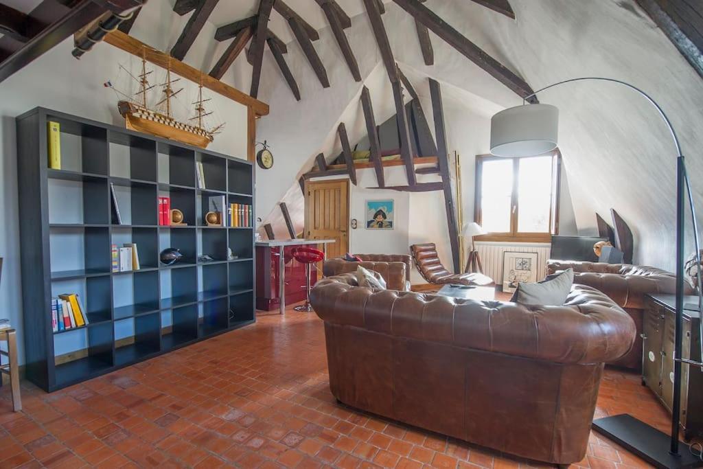 Appartement De Caractere Au Coeur Du Vieux Tours Bagian luar foto