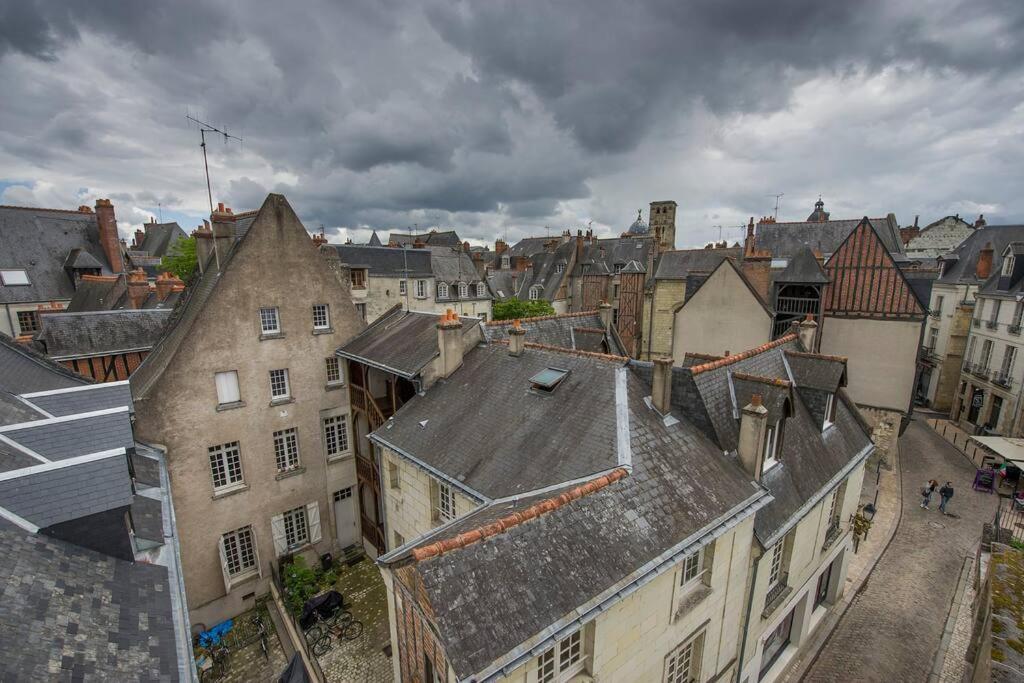 Appartement De Caractere Au Coeur Du Vieux Tours Bagian luar foto